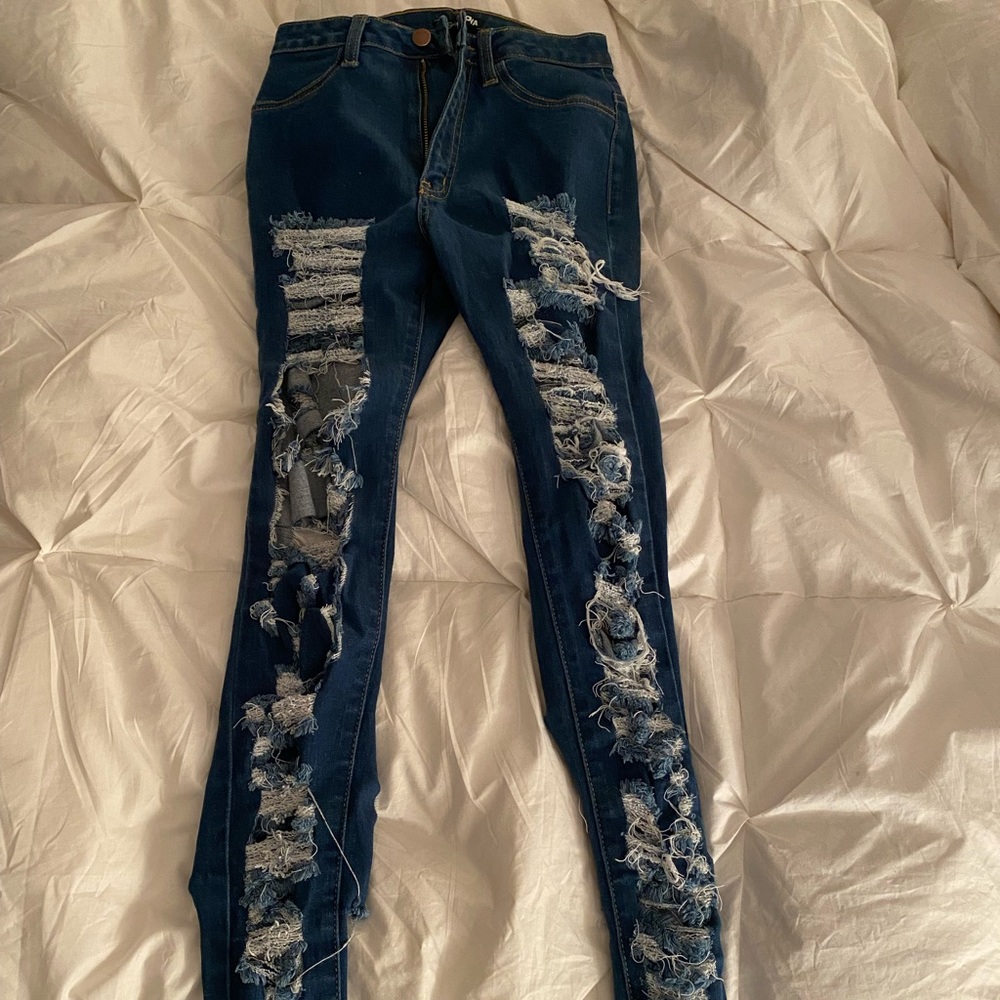 Fashion Nova Size 5 Super Ripped Jeans